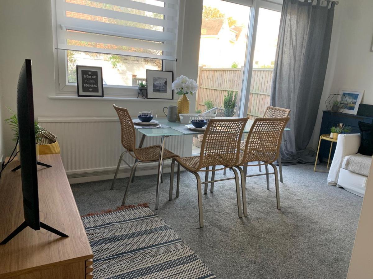 The Hideaway, Calm, Cozy, Dog Friendly Retreat Apartment Cheltenham Bagian luar foto