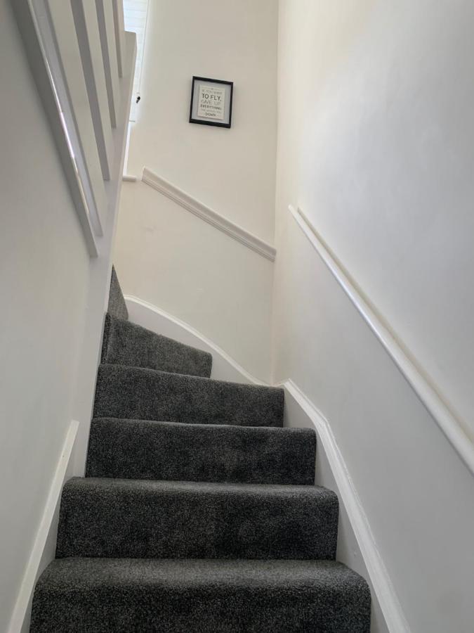 The Hideaway, Calm, Cozy, Dog Friendly Retreat Apartment Cheltenham Bagian luar foto